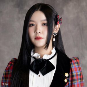https://www.instagram.com/earth.bnk48official