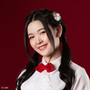 https://www.instagram.com/earth.bnk48official
